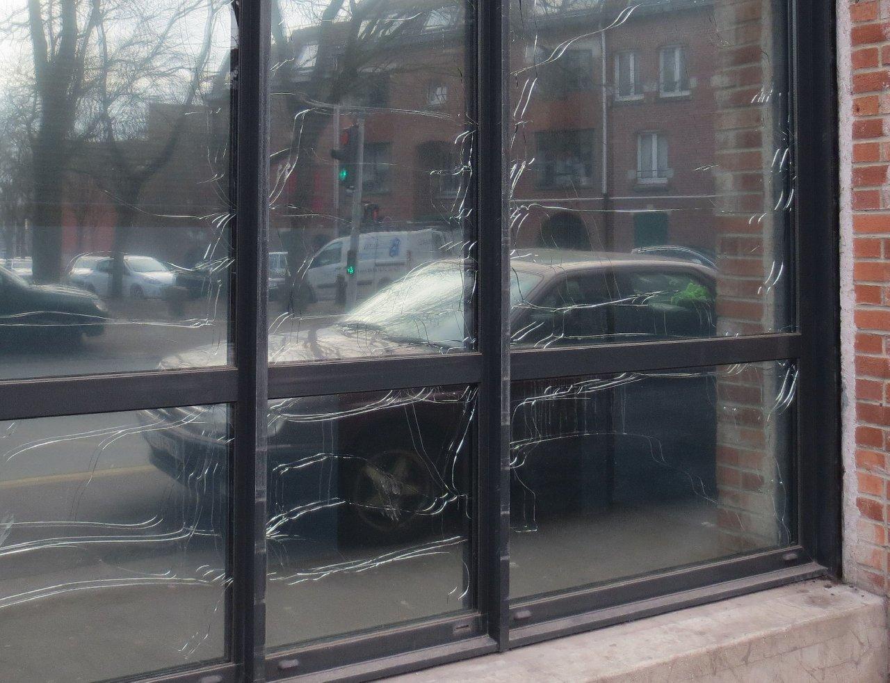Thermal breakages caused by the installation of a reflective film.